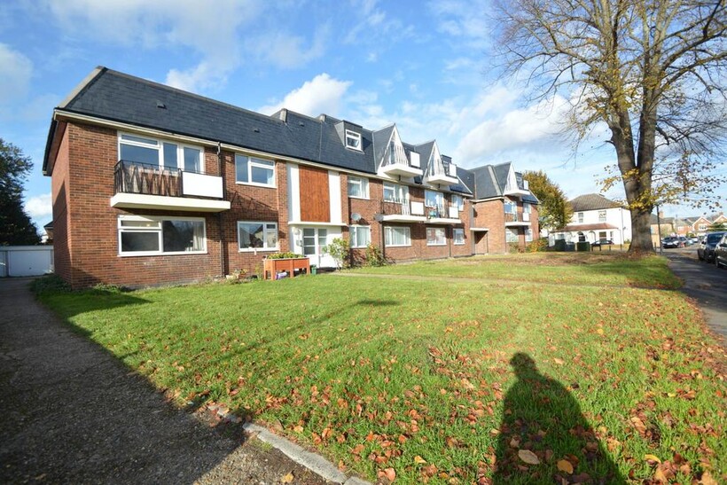 ADDLESTONE 2 bed apartment to rent - £1,445 pcm (£333 pw)