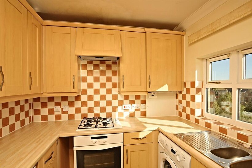 Venneit Close 3 bed flat to rent - £2,520 pcm (£582 pw)