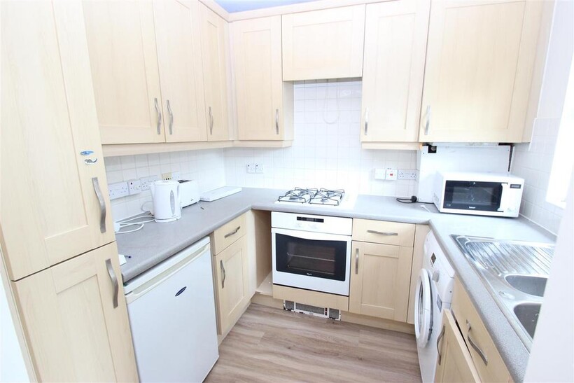 Venneit Close 3 bed flat to rent - £2,520 pcm (£582 pw)