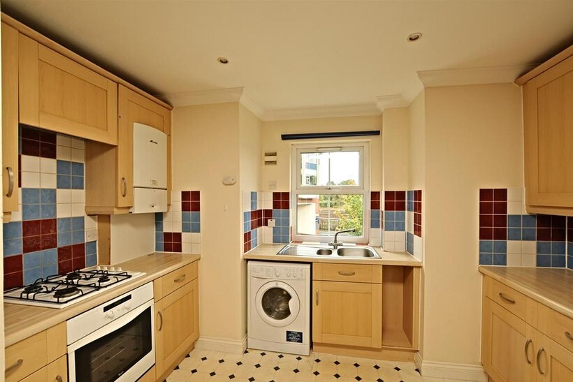 Venneit Close 3 bed flat to rent - £2,520 pcm (£582 pw)