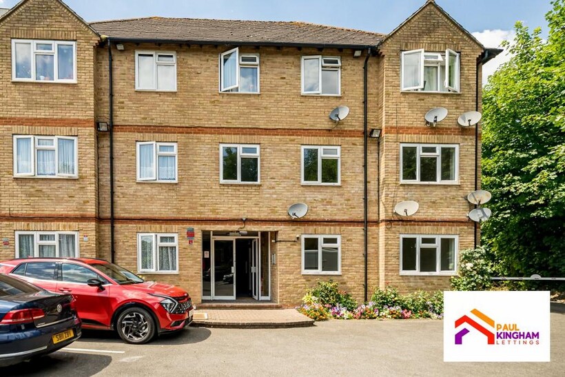 Wesley Dene, High Wycombe HP13 2 bed apartment to rent - £1,295 pcm (£299 pw)