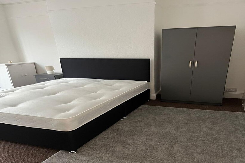 A well-maintained double bedroom featuring a co...