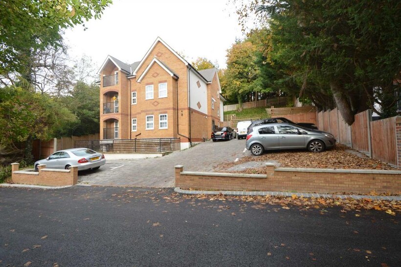 KENLEY 2 bed apartment to rent - £1,590 pcm (£367 pw)