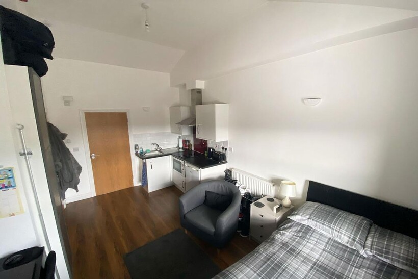 Chapel Hill, Huddersfield, HD1 3EB 1 bed flat to rent - £560 pcm (£129 pw)