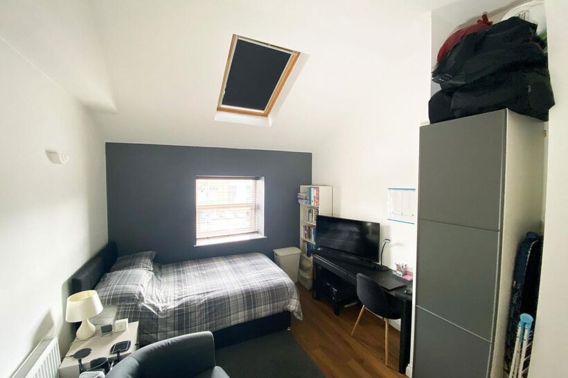Chapel Hill, Huddersfield, HD1 3EB 1 bed flat to rent - £560 pcm (£129 pw)
