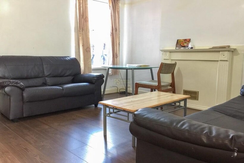 Umberslade Road, Birmingham B29 3 bed terraced house to rent - £1,431 pcm (£330 pw)