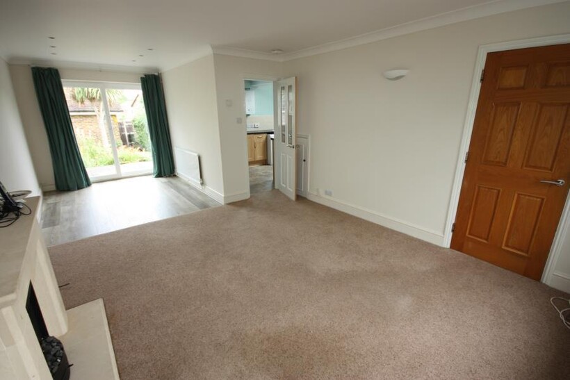 Guildford GU4 3 bed terraced house to rent - £2,350 pcm (£542 pw)