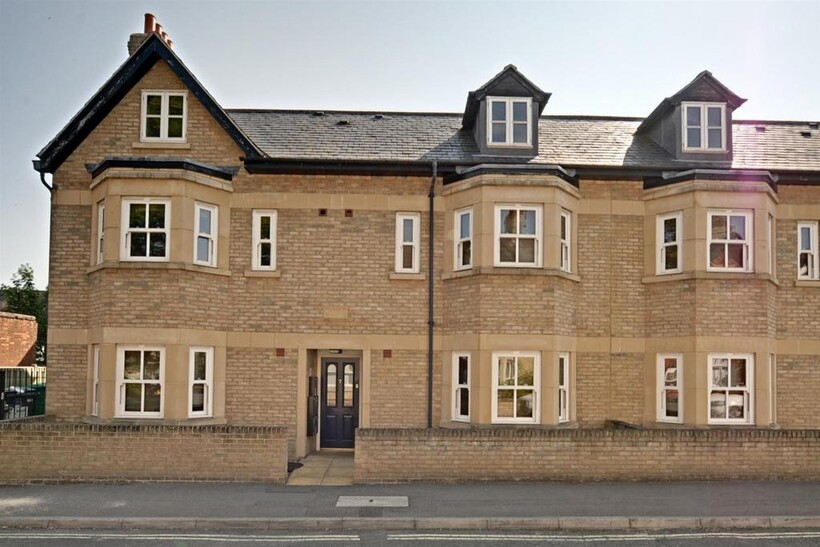 Jeune Street St Clements 1 bed flat to rent - £1,800 pcm (£415 pw)