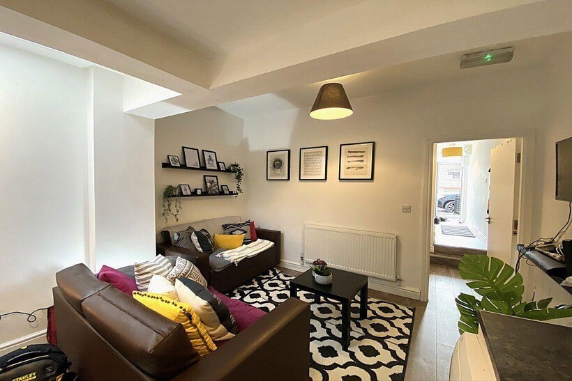 205 Heeley Road, B29 6EL 4 bed house to rent - £2,080 pcm (£480 pw)