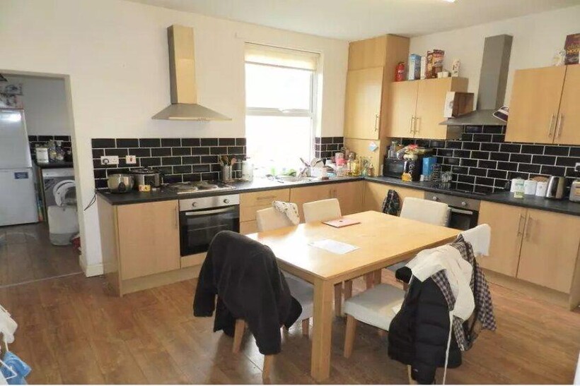 Chestnut Avenue, Leeds LS6 7 bed terraced house to rent - £4,095 pcm (£945 pw)