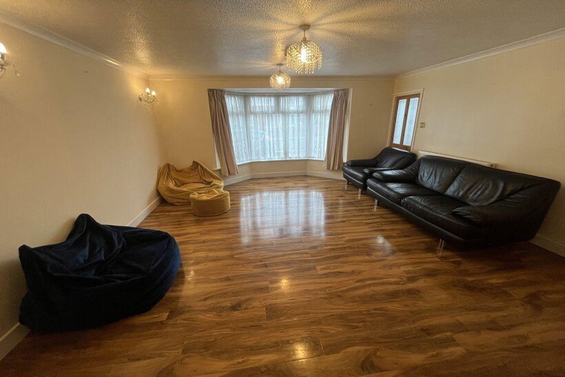 Rymers Lane 6 bed house to rent - £3,960 pcm (£914 pw)