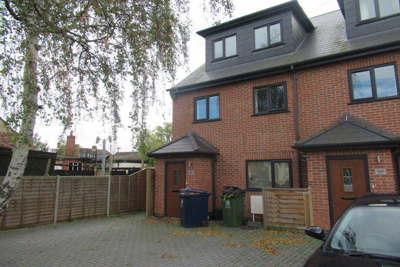 Old Road 5 bed house to rent - £3,575 pcm (£825 pw)