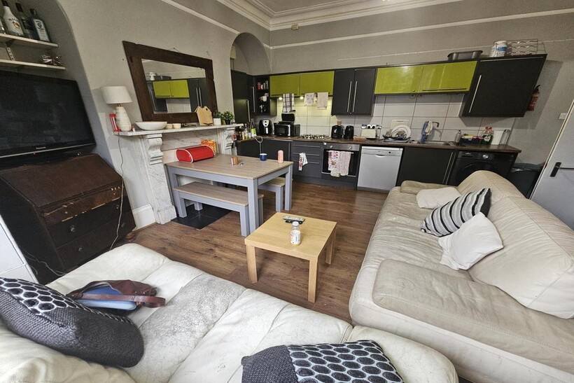 Hyde Park Terrace, Leeds 6 bed house to rent - £3,120 pcm (£720 pw)