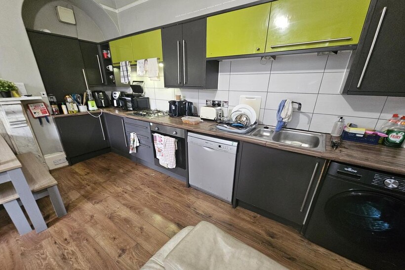 Hyde Park Terrace, Leeds 6 bed house to rent - £3,120 pcm (£720 pw)