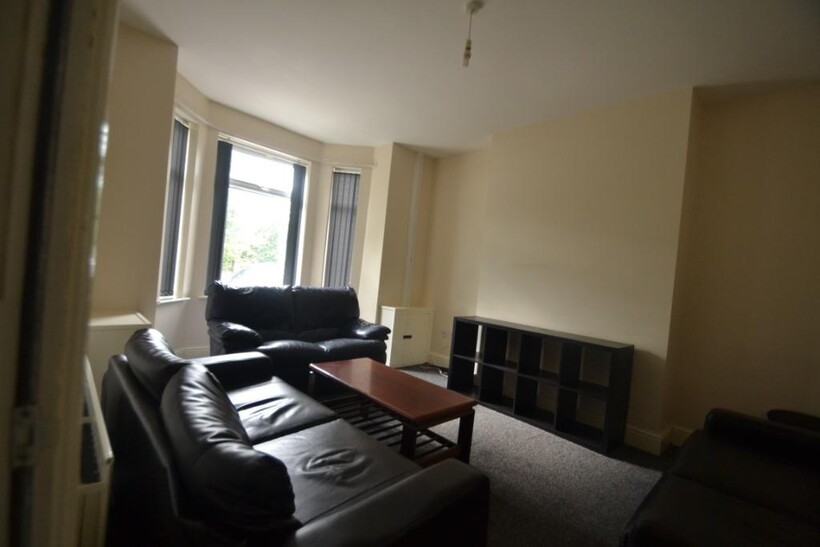 Ladybarn Lane, Manchester M14 5 bed semi-detached house to rent - £3,401 pcm (£785 pw)