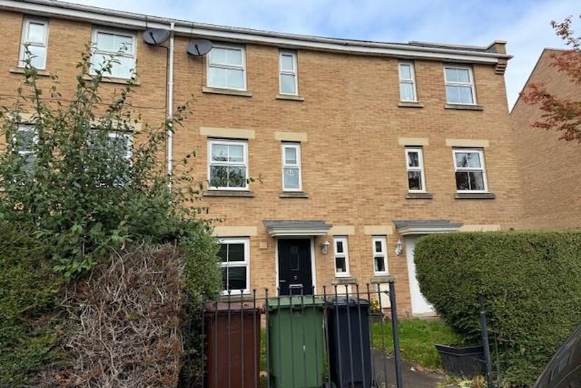 Staddlestone Circle, Hereford HR2 4 bed terraced house to rent - £1,300 pcm (£300 pw)