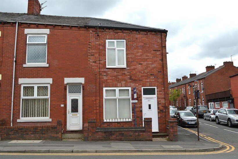 Room 2, Hollins Road, Oldham 1 bed in a house share to rent - £460 pcm (£106 pw)