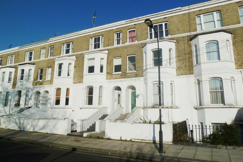 Westcroft Square, Hammersmith W6 1 bed flat to rent - £1,798 pcm (£415 pw)