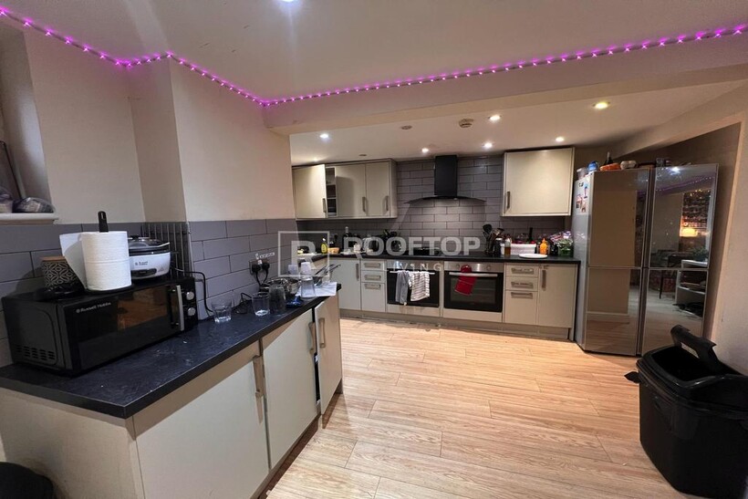 Brudenell Avenue, Leeds LS6 8 bed house to rent - £4,680 pcm (£1,080 pw)