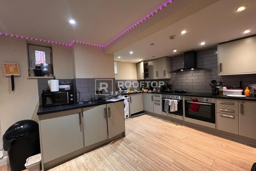 Brudenell Avenue, Leeds LS6 8 bed house to rent - £4,680 pcm (£1,080 pw)