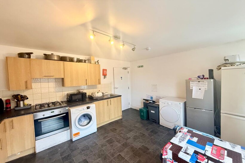 Colchester CO3 1 bed in a house share to rent - £535 pcm (£123 pw)