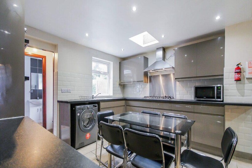 Teignmouth Road, Birmingham B29 6 bed terraced house to rent - £3,150 pcm (£727 pw)