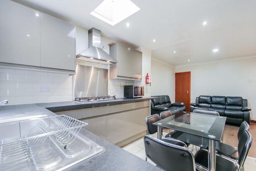 Teignmouth Road, Birmingham B29 6 bed terraced house to rent - £3,150 pcm (£727 pw)