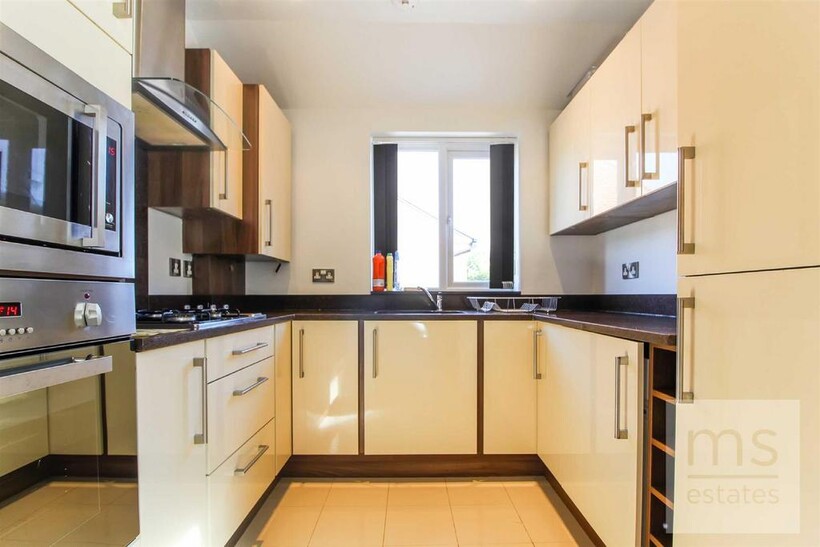 Lenton Boulevard, Nottingham NG7 3 bed flat to rent - £2,145 pcm (£495 pw)