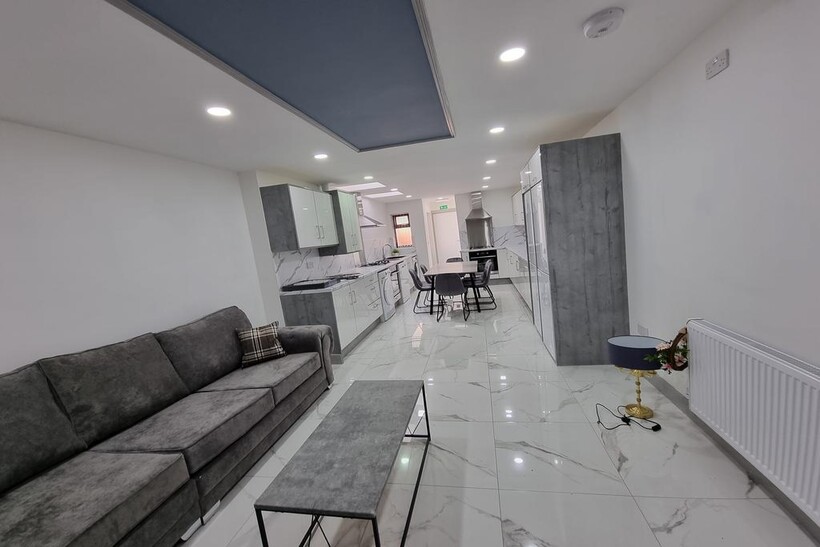 Alton Road, Birmingham B29 7 bed house to rent - £4,247 pcm (£980 pw)