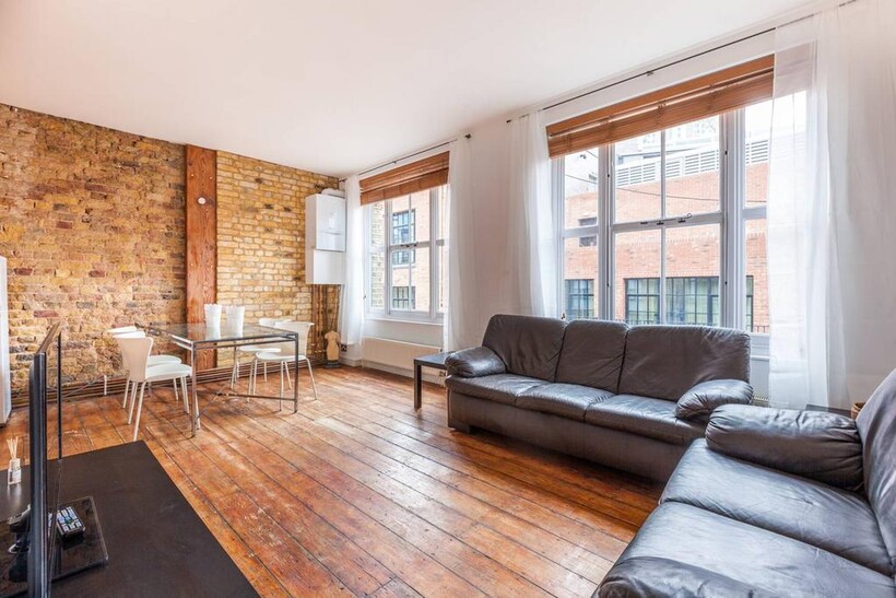 Christina Street, EC2, Shoreditch... 1 bed flat to rent - £3,300 pcm (£762 pw)