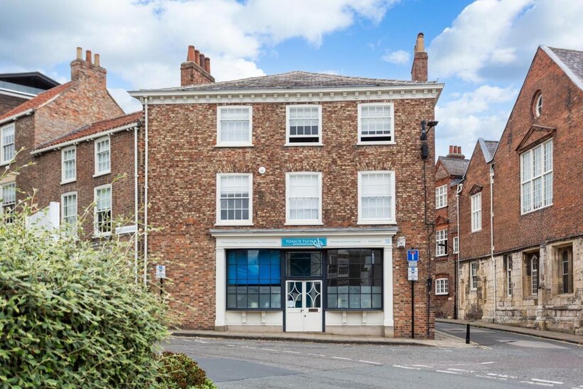 6 Aldwark Mews, York, YO1 7PJ Retail property (high street) to rent - £1,333 pcm (£308 pw)