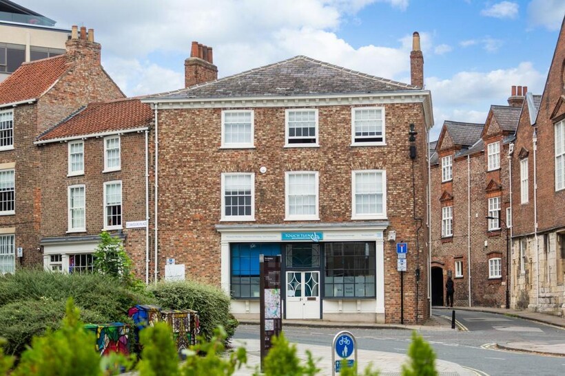 6 Aldwark Mews, York, YO1 7PJ Retail property (high street) to rent - £1,333 pcm (£308 pw)