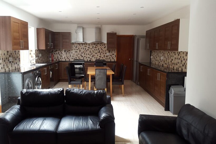 Oak Tree Lane, Selly Oak B29 8 bed detached house to rent - £3,293 pcm (£760 pw)