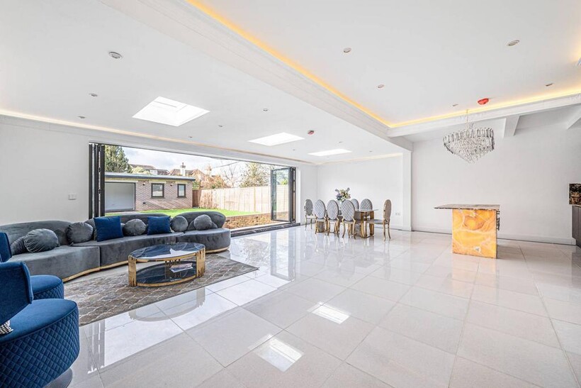 Purley Avenue, Cricklewood, London, NW2 5 bed semi-detached house to rent - £5,950 pcm (£1,373 pw)