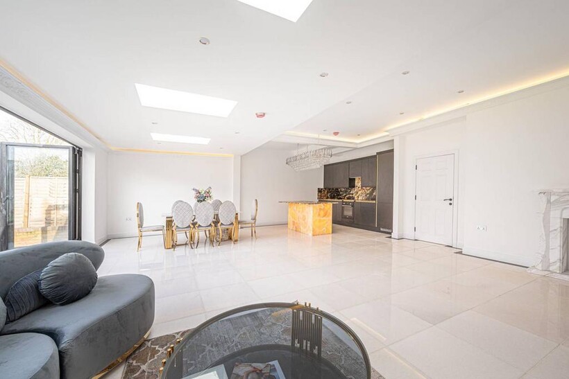 Purley Avenue, Cricklewood, London, NW2 5 bed semi-detached house to rent - £5,950 pcm (£1,373 pw)