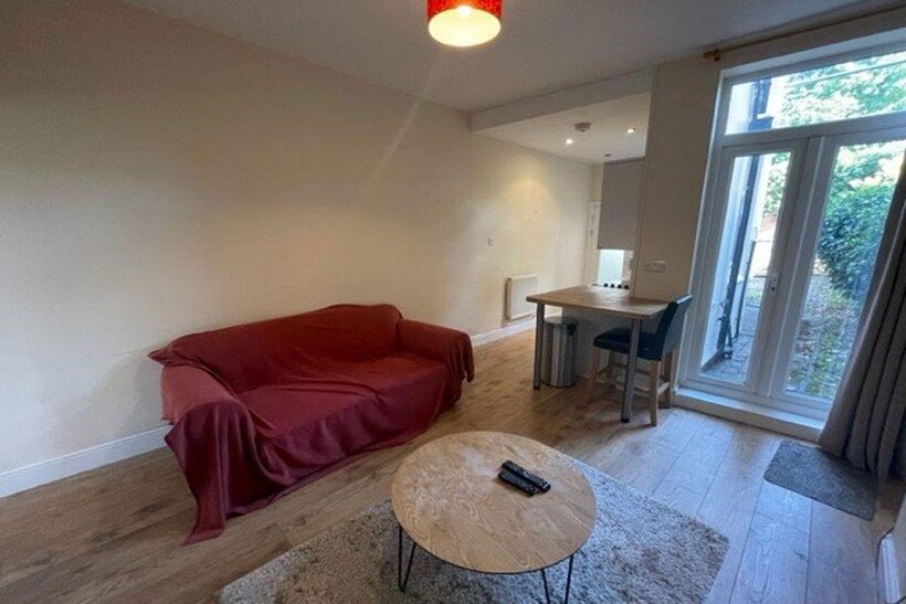 Clarendon Park Road, Leicester 3 bed terraced house to rent - £455 pcm (£105 pw)