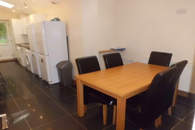 290 Tiverton Road, B29 6BY 6 bed property to rent - £2,470 pcm (£570 pw)