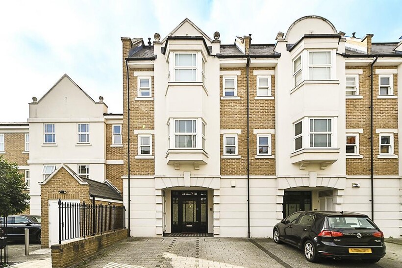 Havilland Mews, London, W12 5 bed end of terrace house to rent - £7,000 pcm (£1,615 pw)