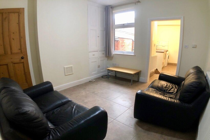 Queens Road, Leicester LE2 3 bed end of terrace house to rent - £1,235 pcm (£285 pw)