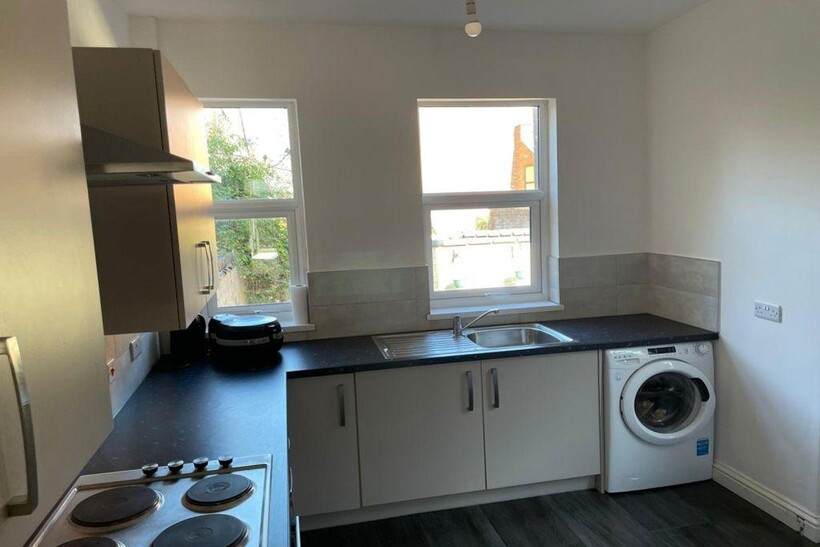 College Avenue, Leicester 4 bed terraced house to rent - £477 pcm (£110 pw)
