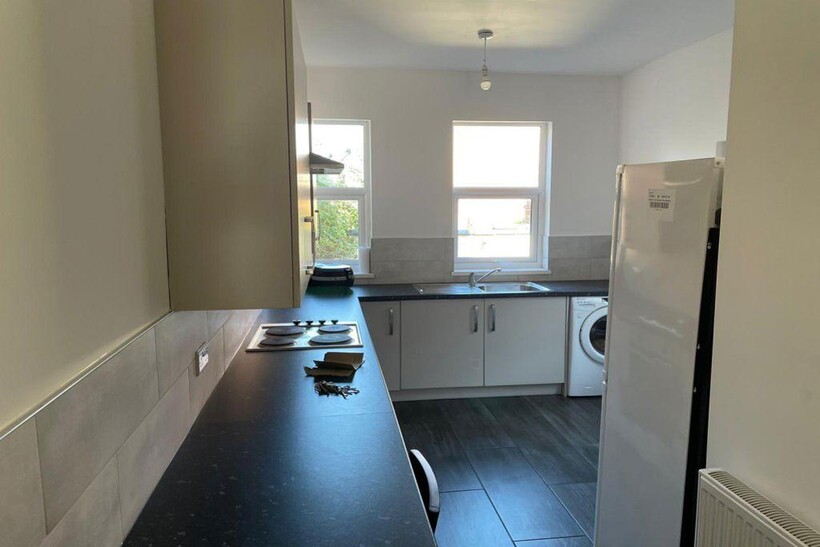 College Avenue, Leicester 4 bed terraced house to rent - £477 pcm (£110 pw)