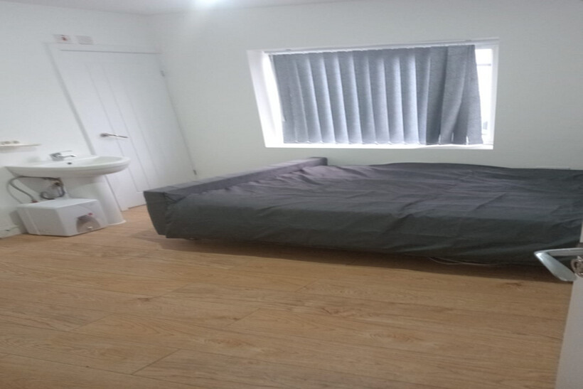 Paternoster Lane, Bradford BD7 1 bed in a house share to rent - £400 pcm (£92 pw)