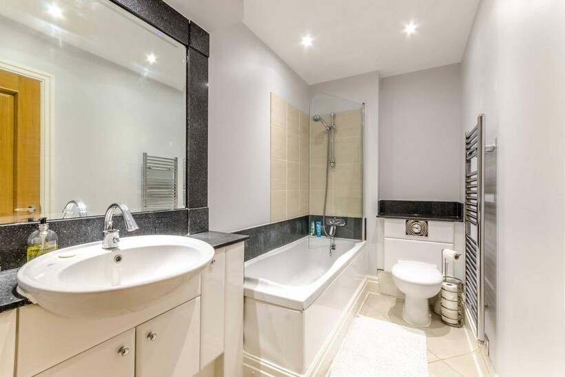 Tudor Street, City, London, EC4Y 2 bed flat to rent - £5,500 pcm (£1,269 pw)