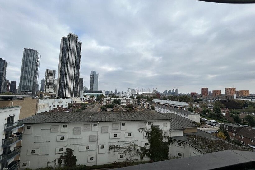 Limeharbour, LONDON E14 2 bed apartment to rent - £3,600 pcm (£831 pw)