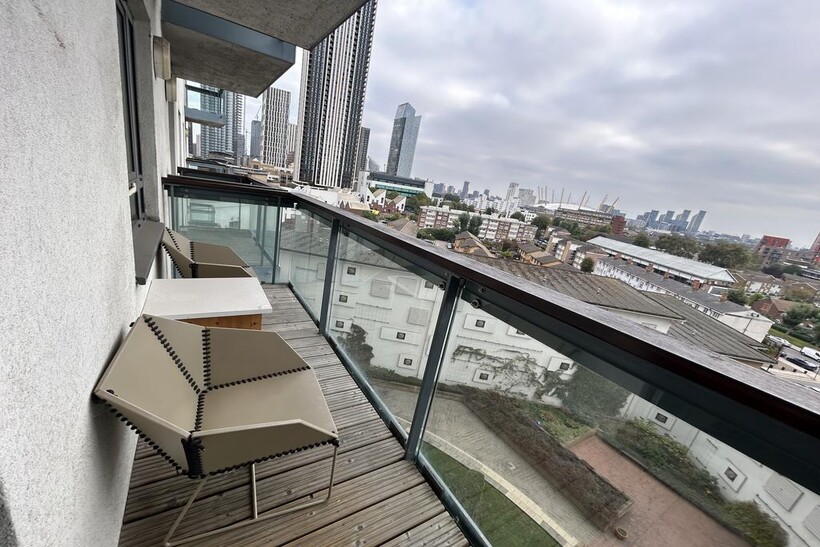 Limeharbour, LONDON E14 2 bed apartment to rent - £3,600 pcm (£831 pw)