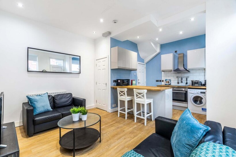 Monk Bridge Grove, Leeds LS6 4 bed house to rent - £1,976 pcm (£456 pw)