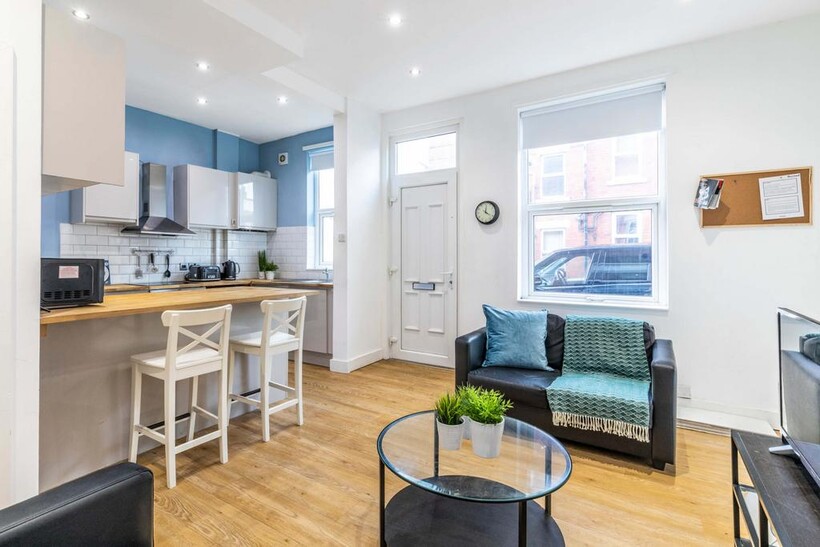 Monk Bridge Grove, Leeds LS6 4 bed house to rent - £1,976 pcm (£456 pw)