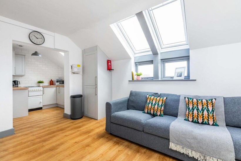 Headingley Mount, Leeds LS6 3 bed flat to rent - £1,859 pcm (£429 pw)