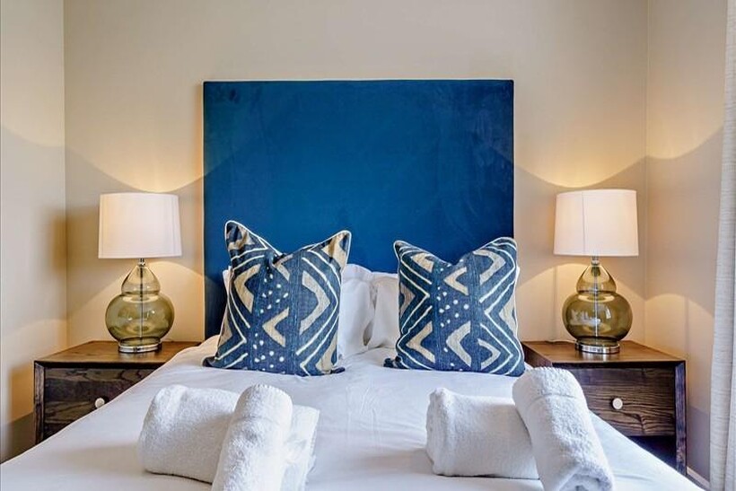 39 Westferry Circus, London E14 2 bed apartment to rent - £3,831 pcm (£884 pw)