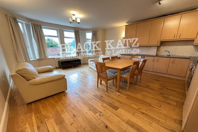 SW16 3 bed apartment to rent - £2,396 pcm (£553 pw)